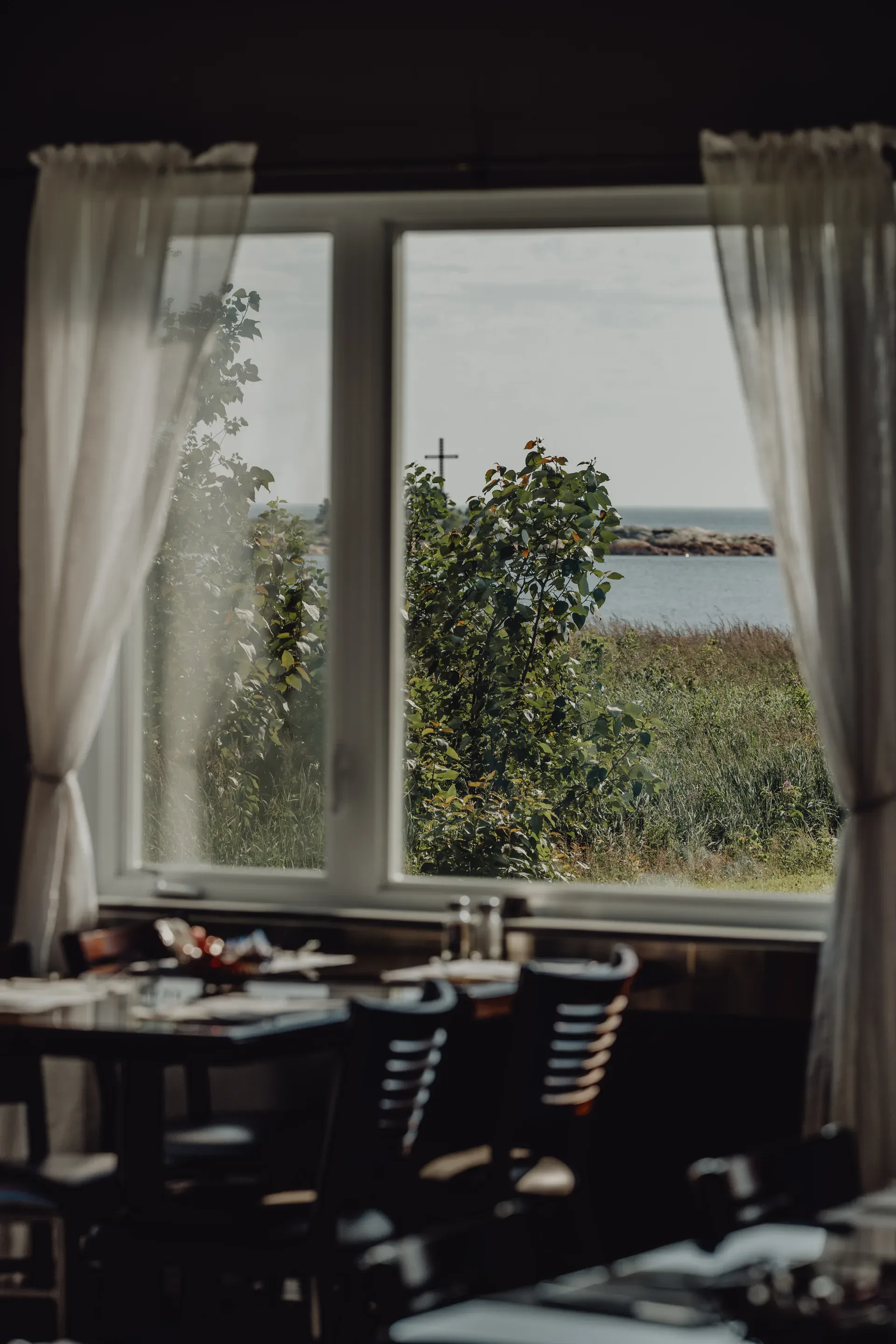 Vue sur le fleuve Saint-Laurent depuis le restaurant Poissonnerie Les Escoumins, Côte-Nord